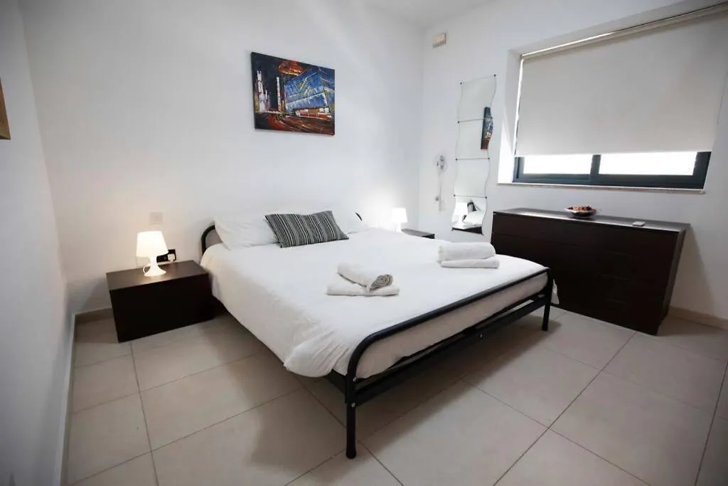 Sliema Strand 7 Apartment 0*,
